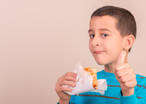 kid eating pizza doing thumbs up