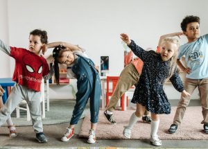 kids dancing